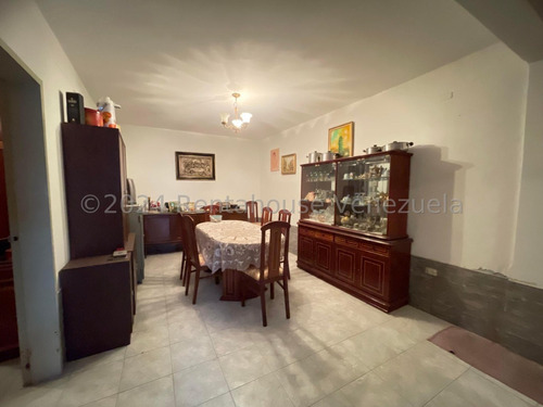 Atencion Inversionistas Casa En Calle Altamente Traficada En 10 De Diciembre Maracay Con Local Comercial A Pie De Calle Potencial Estef 25-7916