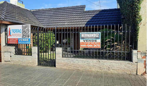 Imagen 4 de 25 de Excelente Chalet En Venta De 4 Ambientes Amplios, La Tablada