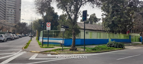 Casa En Venta De 3 Dorm. En Ñuñoa