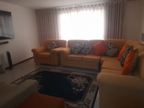 Casa Con 5 Apartamentos,4 Baños,4 Cocinas,un Aparta Estudio,