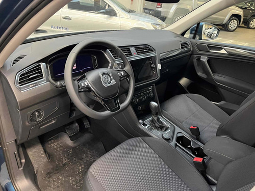 Imagen 4 de 25 de Volkswagen Taos 2023 1.4 250 Tsi Highline