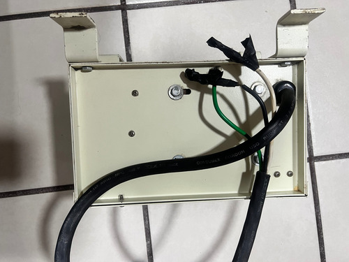 Corrector De Voltaje Isb Sola Basic (Usado)