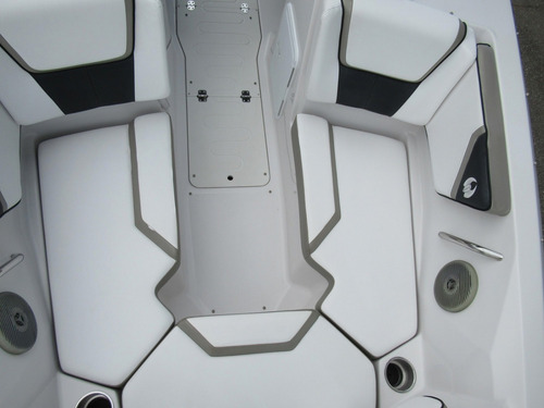 Imagen 5 de 12 de Scarab 215