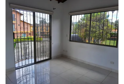 Casa Unifamiliar En Arriendo En La Ceja, Cerca Al Viva.