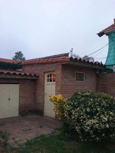 Casa En Venta En Poeta Conti, Centro De Merlo: Excelente Ubicación