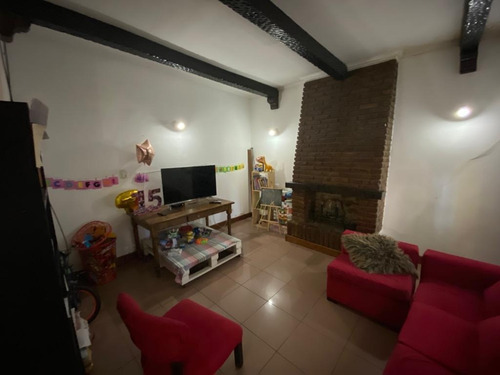 Imagen 3 de 18 de Hermoso Chalet En Zona Comercial