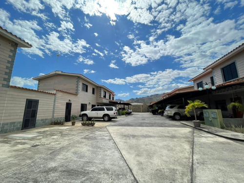 Imagen 4 de 18 de Leal Pérez Vende Townhouse San Diego Obra Blanca Terranostra