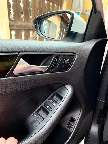 Volkswagen Jetta 2.0 Comfortline Flex 4p Automática