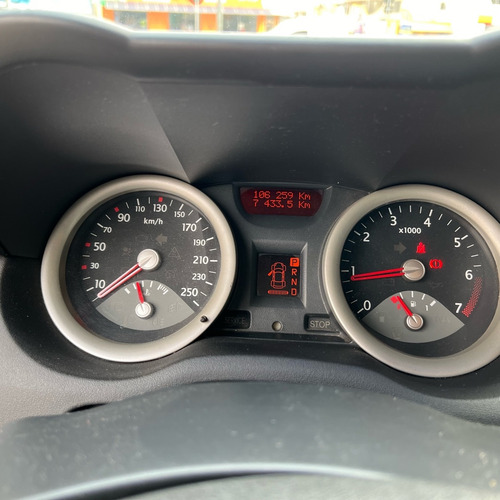 Renault Megane 2.0 DYNAMIQUE SEDAN 16V GASOLINA 4P AUTOMÁTICO