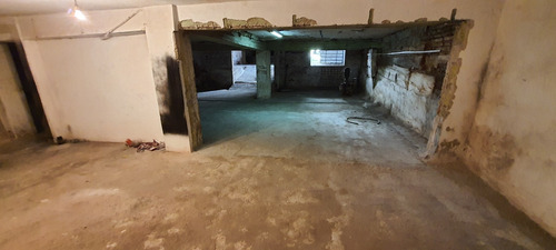 Amplio Galpón De 310 M2 Ideal Depósito! No Paga Tributos.