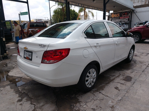 Imagen 8 de 10 de Chevrolet Aveo 2018 1.6 Ls Mt