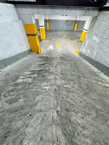 Piso Industrial En Alquiler 816 M2 - Urb. Los Ruices