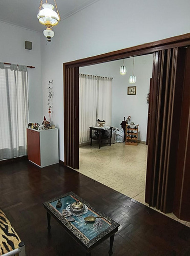 Casa En Venta - 2 Dormitorios 2 Baños - 275mts2 - Tolosa