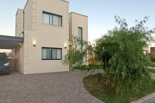 Casa Chalet En Venta En Escobar, G.b.a. Zona Norte, Argentina