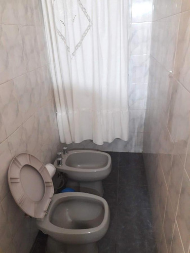Imagen 11 de 30 de Moderno Chalet De 4 Ambientes Con Garaje Y Parque