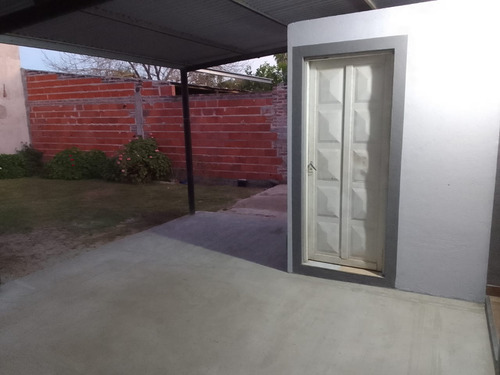 Casa De 1 Dormitorio Amplio, 2 Baños, Amplio Patio