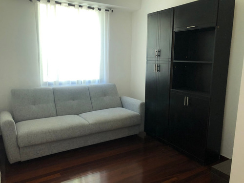 Imagen 12 de 21 de En Venta Apartamento En La Castellana .2do Piso Con Balcon