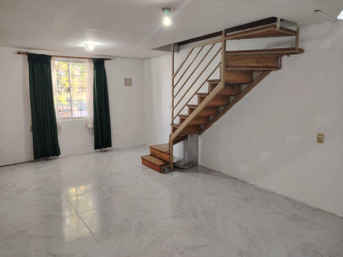 Casa De 2 Pisos, En Villa Los Adobes, Se Acepta Subsidio.