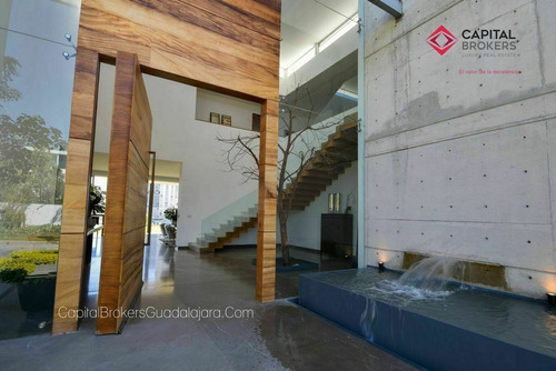 Casa De Lujo En Venta Con Alberca En Zotogrande Zona Andar