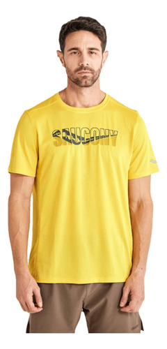 Remera Hombre Saucony Manga Corta Stopwatch Graphic Gold