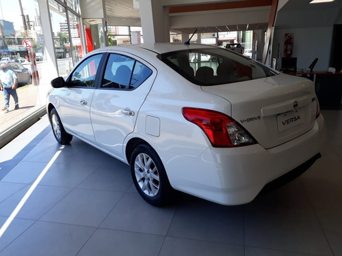 Nissan Versa V - Drive Mt