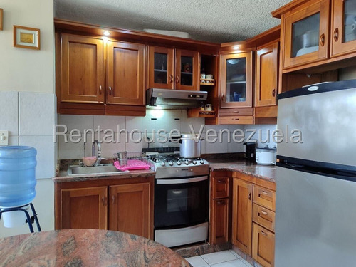 María E. Vende Cómodo Y Fresco Apartamento En Las Guacamayas, Lara#25-17031**