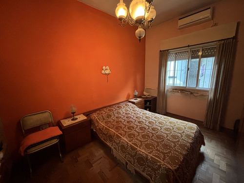 Casa 2 Dormitorios, Amplio Jardín Con Galpón Y Dpto Al Fondo