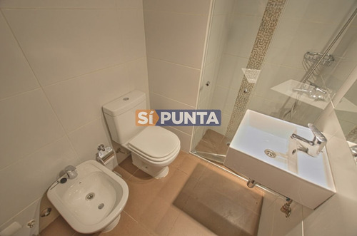 Imagen 15 de 17 de Apartamento En Alquiler Playa Mansa