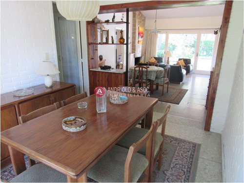 Chalet Típico De Punta Del Este, A 4 Cuadras De Playa Mansa- Ref: 6448