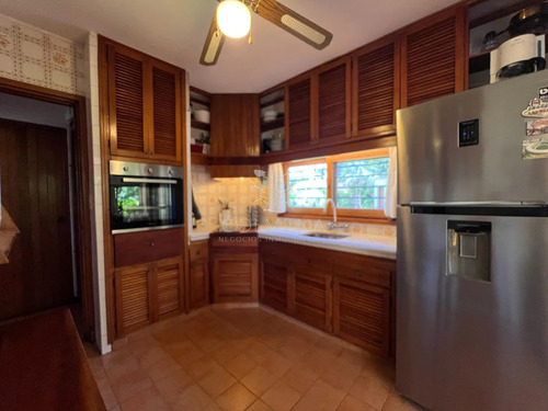 Vende Casa De 3 Dormitorios En Playa Brava, Punta Del Este