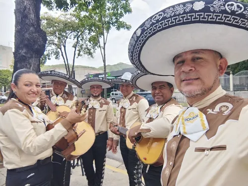 Mariachi Hijos De Juárez Tlf: 04145840944