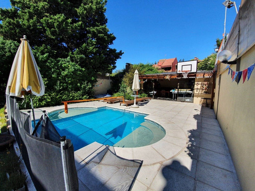 Imagen 2 de 29 de Chalet 5 Ambientes Con Parque Y Piscina Venta Mar Del Plata