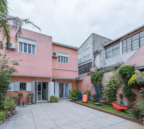 Venta De Casa En Lote Propio De 6 Ambientes En Villa Luro.