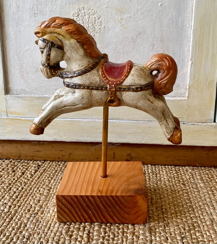 Caballo Carrusel Con Soporte. Estilo Vintage