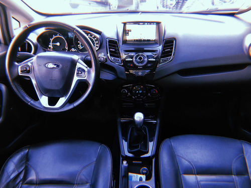 Imagen 9 de 13 de Ford Fiesta Kinetic Titanium 1.6 4p 2015 Full C/cuero, Techo