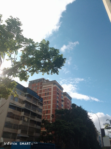  En  Altamira, Se Vende Impecable Apartamento Ys07