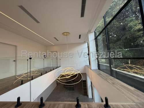 LG Vendo Casa De Revista, Nueva Moderna Con Planta Eléctrica, Jacuzzi, Parrillera Y Terraza Moderna Y Con Hermosa Vista Al Ávila Urb. La Floresta
