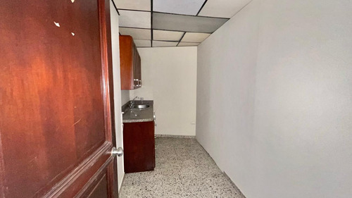 Local En Alquiler Para Oficina En El Vergel Santo Domingo