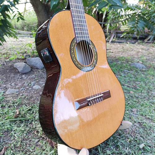 Imagen 4 de 10 de Guitarra Clásica Gracia Modelo M3 C/afinador Integrado