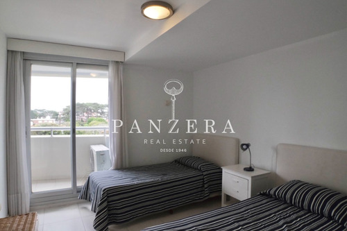Imagen 8 de 16 de Apartamento En Venta De 2 Dormitorios Y Medio En Playa Brava Punta Del Este