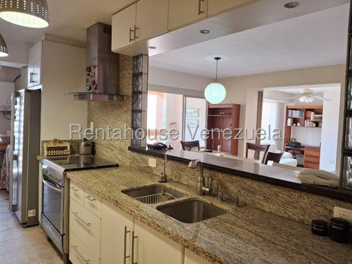 Venta De Bello Y Amplio Apartamento, Mls 25-21942. Ycl