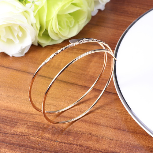 Brazalete Simple Minimalista De La Parte Superior Del Brazo
