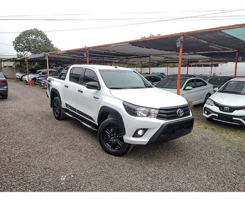 Toyota Hilux 2.8 Cd Srv 177cv 4x4