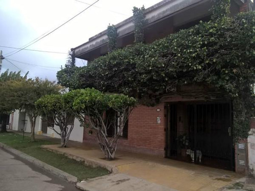 Casa En Venta - 3 Dormitorios 2 Baños - 250mts2 - San Nicolás De Los Arroyos