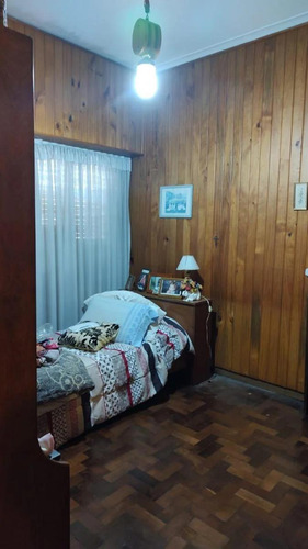 Casa En Venta - 4 Dormitorios 3 Baños - Cocheras - 350mts2 - Quilmes Oeste