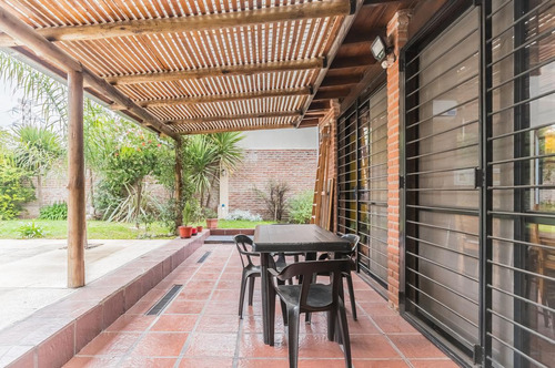 Imagen 18 de 25 de Casa De 2 Dormitorios Con Piscina En Venta En Ciudad Evita