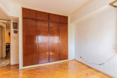 Departamento 3 Amb. Con Mucha Luz Y Dependencia