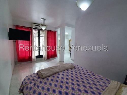 Estupenda ,amplia Y Ventilada Casa De 2 Niveles , En Venta Ubicada En La California Sur 25-17337