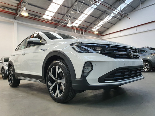 Imagen 3 de 25 de Volkswagen Nivus Highline At 200 Tsi My22 Dcolores