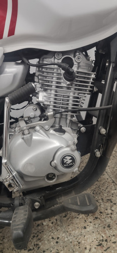 Bajaj V15